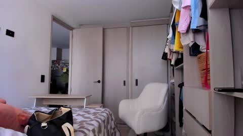 emyconneer online show from 3, 2, 2025