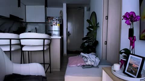 emyconneer online show from 3, 3, 2025