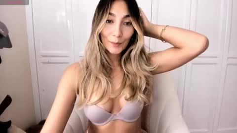 emyconneer online show from 14, 12, 2025