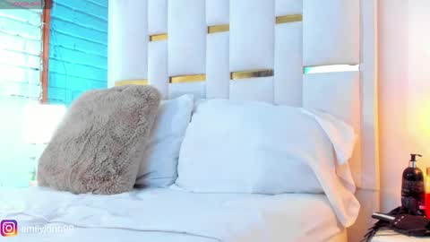 EMYLY  online show from 29, 1, 2025