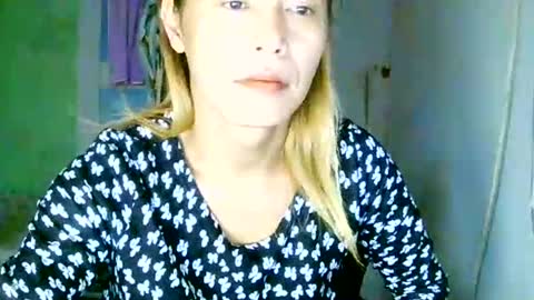 Snapshot of encantadats chatting on 22, 9, 2025 CHUN LY online show from 22, 9, 2025