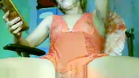 Snapshot of encantadats chatting on 27, 9, 2025 CHUN LY online show from 27, 9, 2025