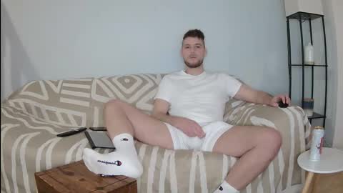 Englishladxxx online show from 5, 4, 2026