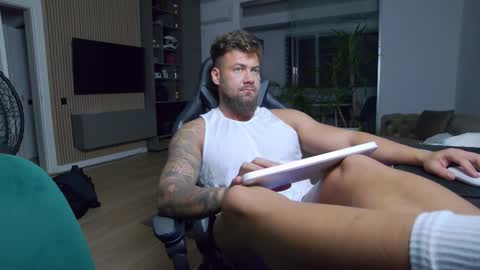 Erik online show from 9, 2, 2025