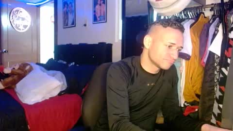 Snapshot of enzoyarack chatting on 8, 11, 2025 enzoyarack online show from 8, 11, 2025