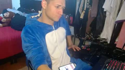 Snapshot of enzoyarack chatting on 23, 11, 2025 enzoyarack online show from 23, 11, 2025