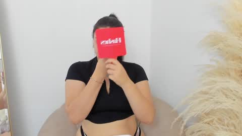 Snapshot of erika_mendez1 chatting on 12, 12, 2024 Erika Mendez online show from 12, 12, 2024