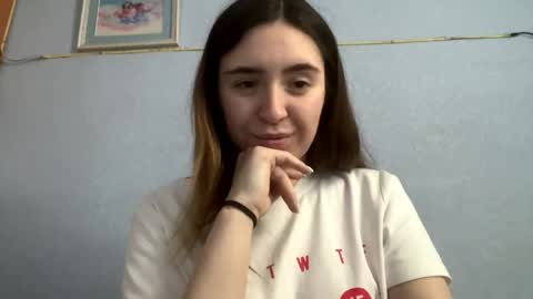 Snapshot of erinnkuhre chatting on 16, 5, 2026 Lily online show from 16, 5, 2026
