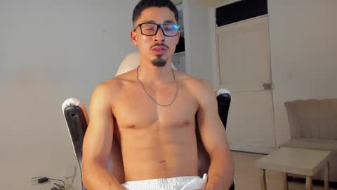 Snapshot of eros_becker_ chatting on 8, 5, 2026 eros_becker_ online show from 8, 5, 2026