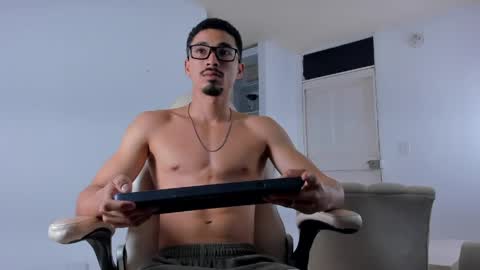 Snapshot of eros_becker_ chatting on 25, 5, 2026 eros_becker_ online show from 25, 5, 2026