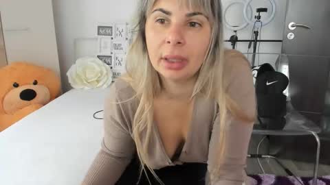 eroticsensualkitty4u online show from 6, 10, 2025