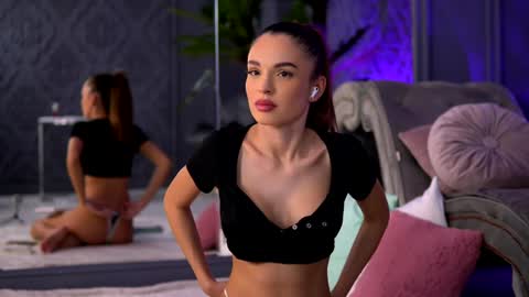 Snapshot of esmeainsley chatting on 4, 12, 2024 Raluca online show from 4, 12, 2024