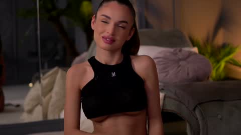 Snapshot of esmeainsley chatting on 24, 1, 2025 Raluca online show from 24, 1, 2025