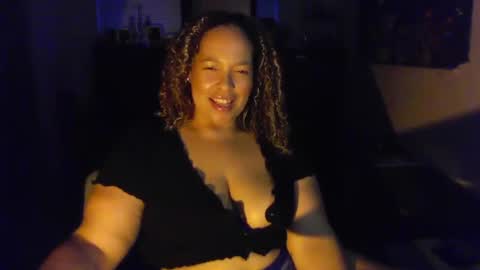 Esme Luv online show from 6, 10, 2025