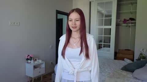 Snapshot of esmepalmer chatting on 18, 5, 2026 Esme online show from 18, 5, 2026