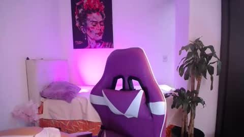 Esmeralda online show from 4, 2, 2026