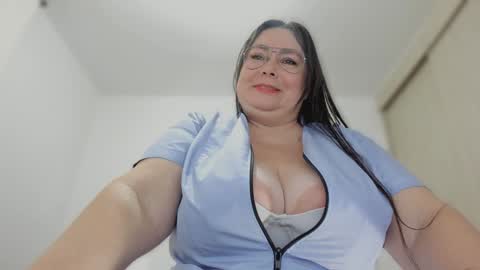 Esmeralda online show from 3, 2, 2025