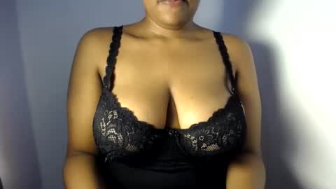 Snapshot of esmeray_ chatting on 23, 6, 2026 Esme online show from 23, 6, 2026