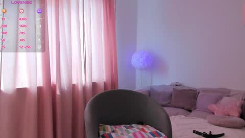 Snapshot of esmimilf chatting on 7, 5, 2026 Esmi online show from 7, 5, 2026