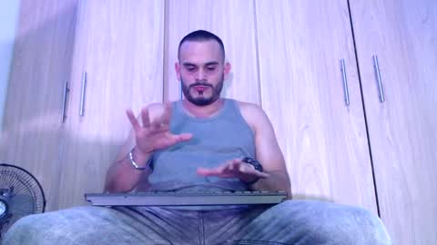 Esteban Fernandez online show from 4, 3, 2025