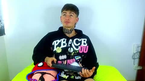 Esteban independent model online show from 4, 3, 2025