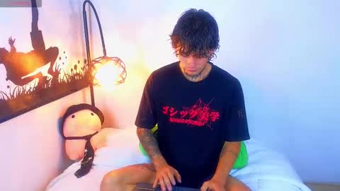 Esteban independent model online show from 17, 9, 2025