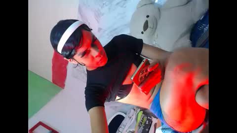Snapshot of estefani_robles chatting on 1, 5, 2026 estefani robles online show from 1, 5, 2026