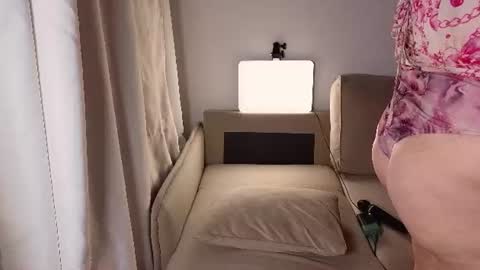 Snapshot of estelle_every chatting on 3, 7, 2026 Estelle online show from 3, 7, 2026