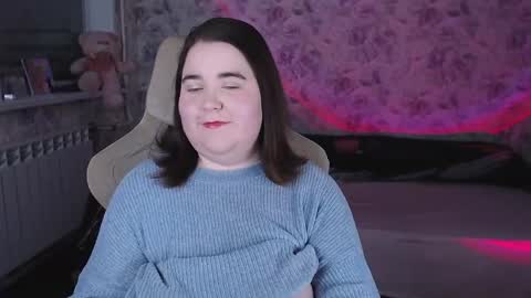 estelle_hicks online show from 13, 4, 2026