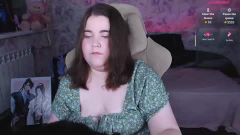 estelle_hicks online show from 16, 6, 2026
