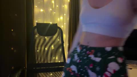 Snapshot of ester_vixen chatting on 15, 12, 2025 Ester online show from 15, 12, 2025