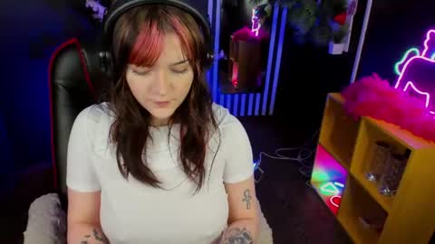 Ester  online show from 17, 7, 2026