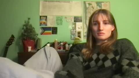 Esther Grey online show from 28, 1, 2025