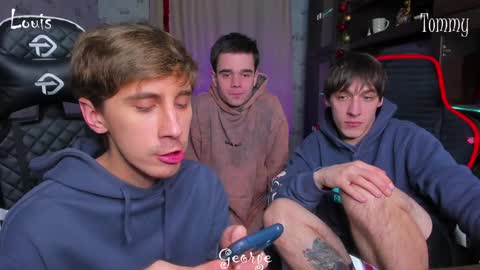 Snapshot of esthetics_boys chatting on 5, 1, 2025 LOUIS online show from 5, 1, 2025