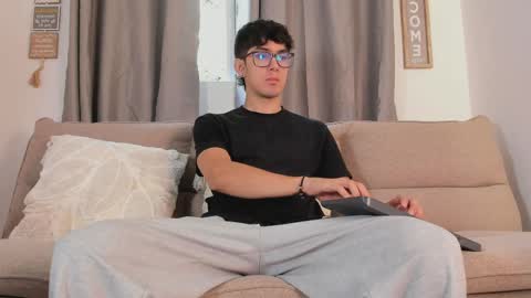 etham_wolf1 online show from 4, 4, 2026