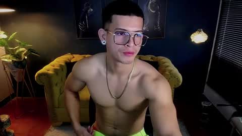 Snapshot of ethan_rodgers chatting on 15, 11, 2025 ETHAN RODGERS online show from 15, 11, 2025