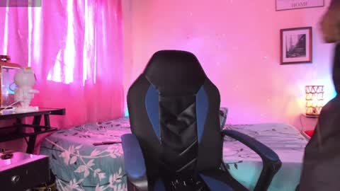 ethan travis online show from 12, 4, 2026