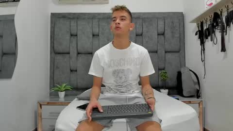 ethanhot_os online show from 5, 4, 2026