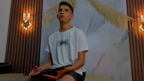 ethanhot_os online show from 28, 4, 2026
