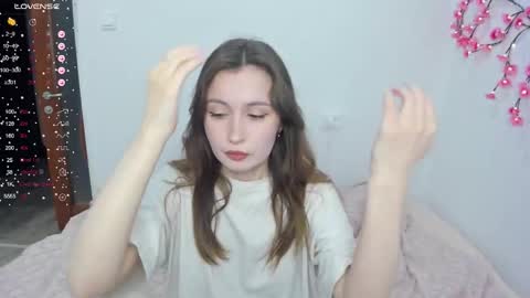 Veronica Tiia Lilith left to right online show from 19, 2, 2026