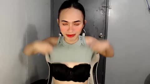 Snapshot of euniceariella21 chatting on 30, 12, 2024 YELLA online show from 30, 12, 2024