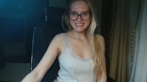 eva2323 online show from 12, 3, 2025