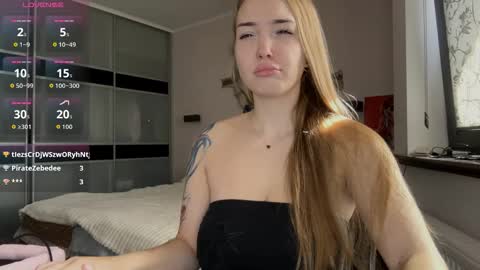 evacarter1 online show from 4, 10, 2025