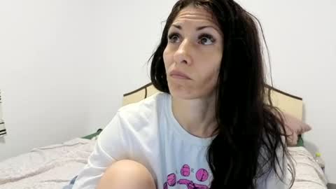 hornycrissyyourlove online show from 17, 7, 2026
