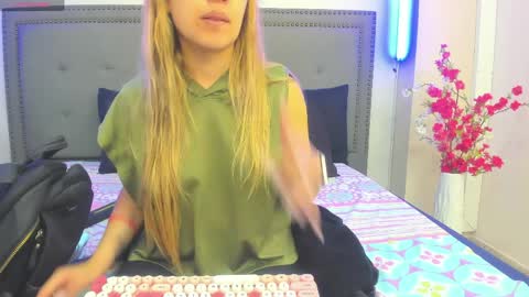 Snapshot of evaloviaa_ chatting on 31, 3, 2026 Eva online show from 31, 3, 2026