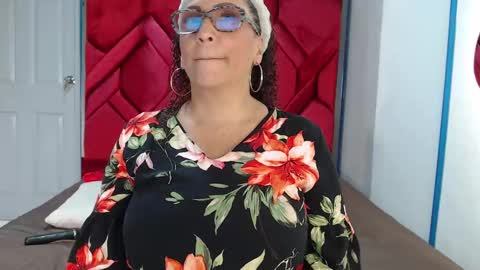 Eva Mills online show from 4, 3, 2025