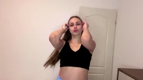 Snapshot of evarenard_ chatting on 1, 3, 2026 evarenard_ online show from 1, 3, 2026