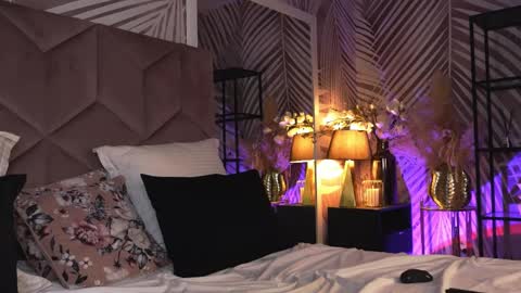 EvaRhea online show from 8, 4, 2026