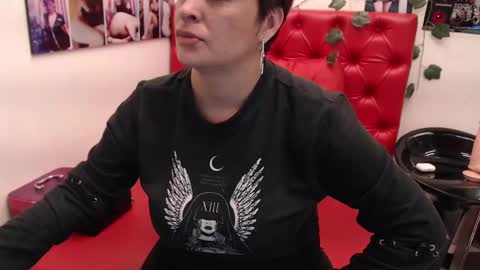 Eva Twiss online show from 6, 3, 2025