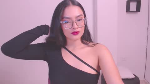 Snapshot of eve_rox18 chatting on 8, 11, 2025 Eve Rox18 online show from 8, 11, 2025